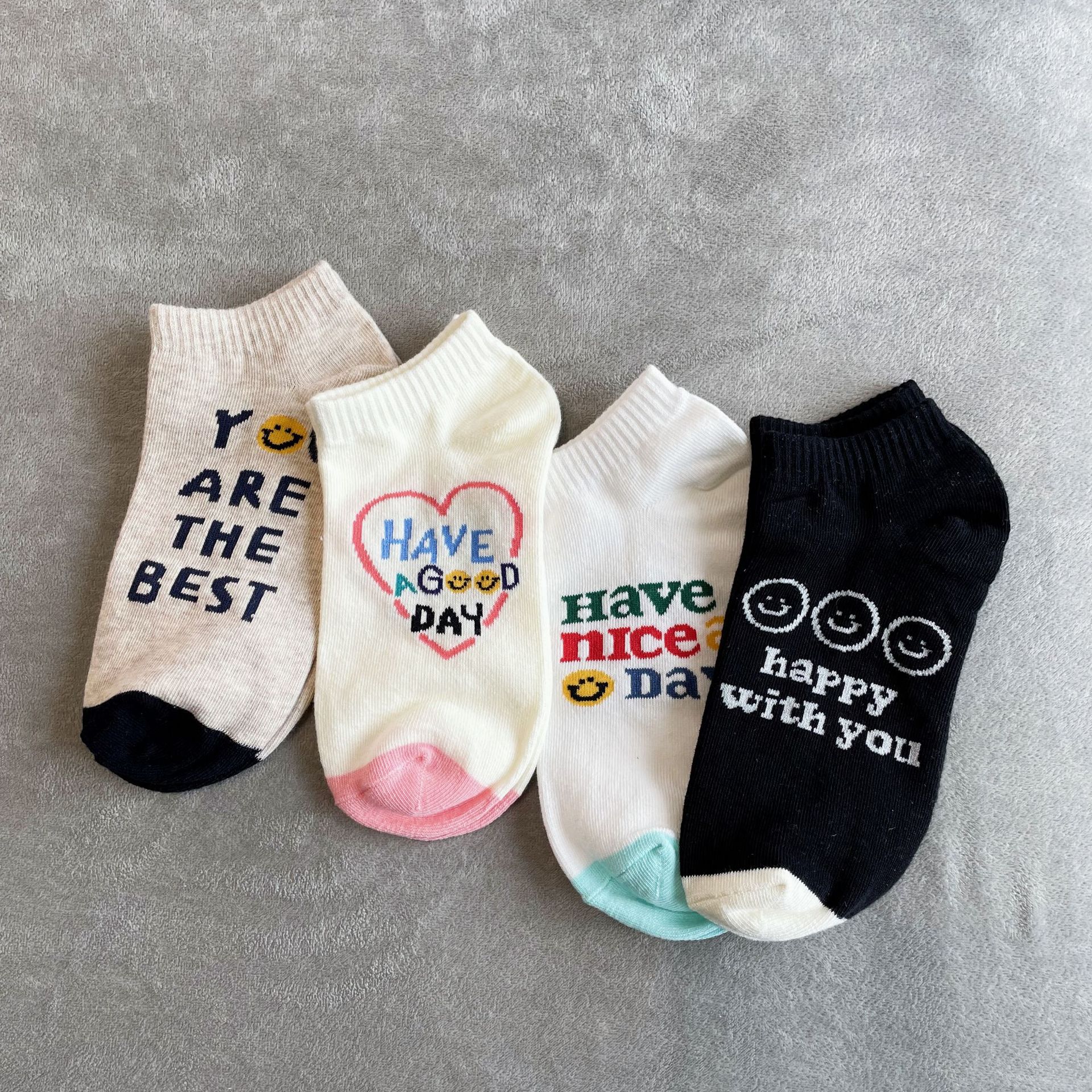 Korean Dongdaemun New Women's Socks Colorful Smiley Face Heart Shallow Mouth Boat Socks Candy Color Letter Invisible Socks for Women