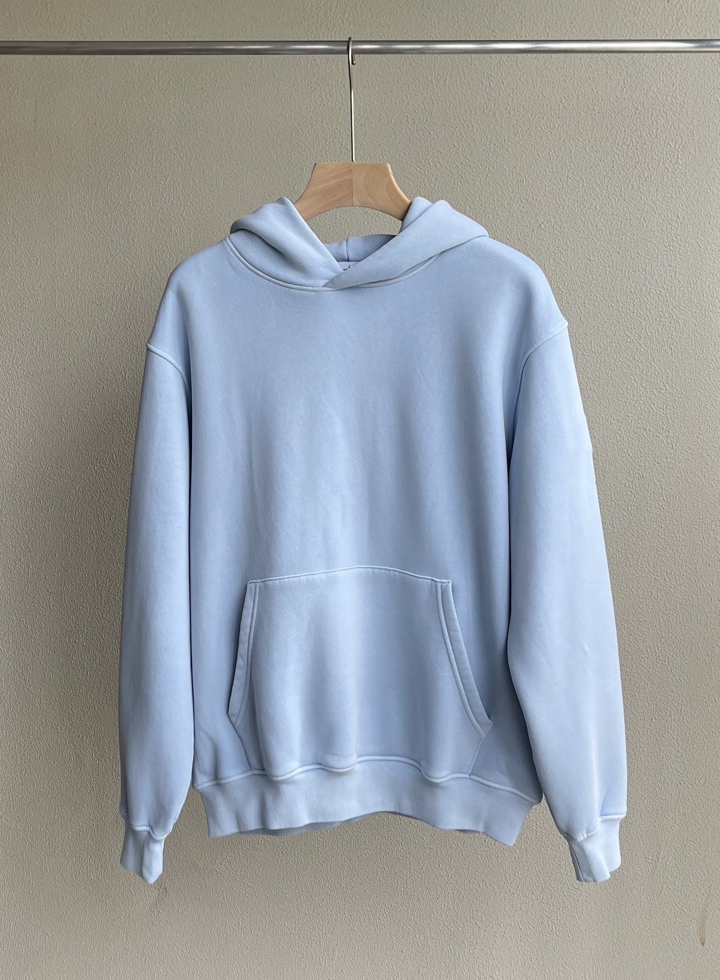 Suéter con capuchona de lana 23SS en otoño e invierno con camisa con capuchona