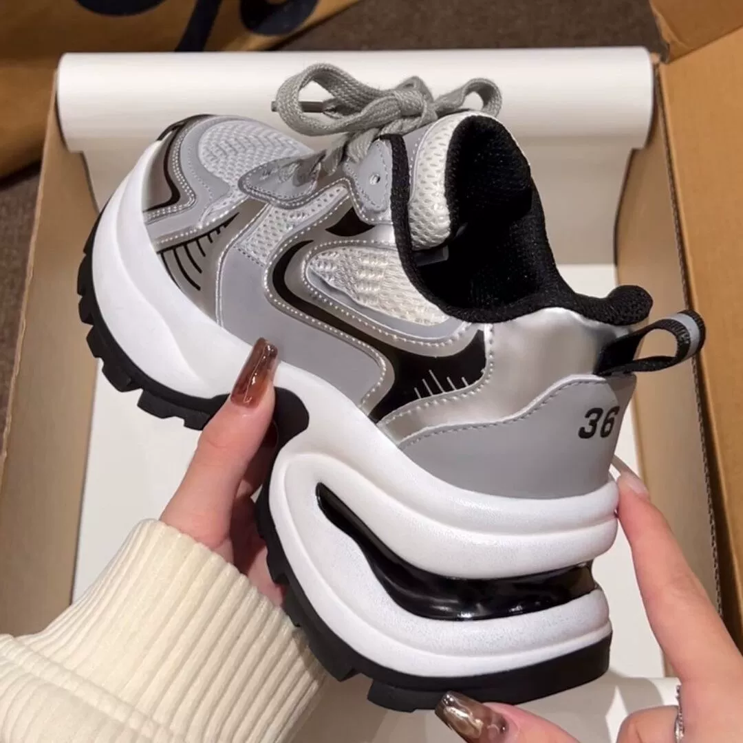 Жареная улица папаша обувь женщина 2024 летом новая сетка на толстой подошве легкая мягкая подошва дикая спортивная повседневная обувь