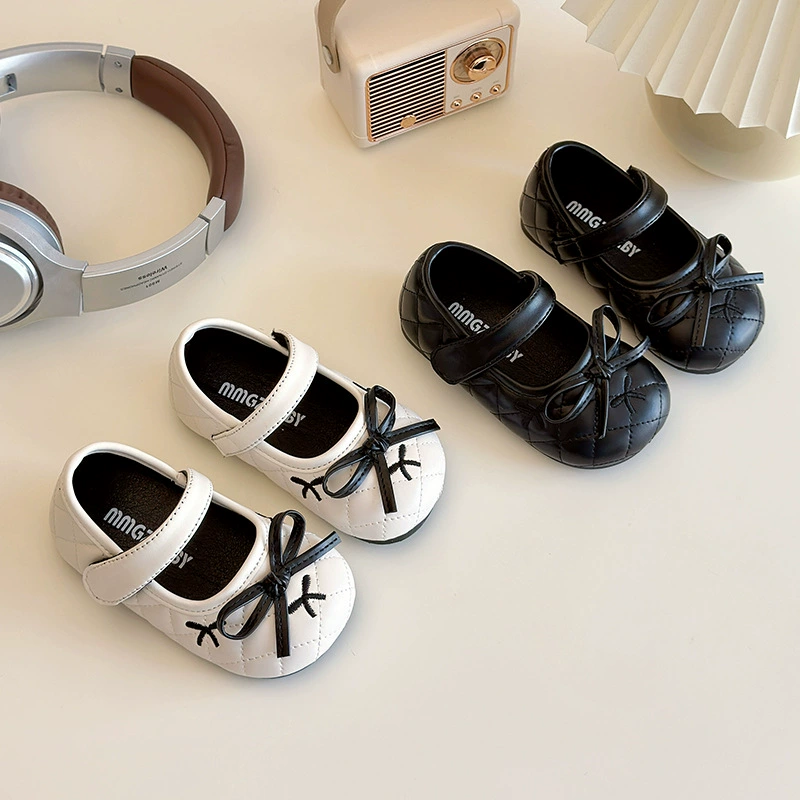 Маленькие кожаные туфли для девочек 2025 новый весенне-осенний детский бант принцессы обувь для детей мягкая подошва одиночные туфли для девочек обувь