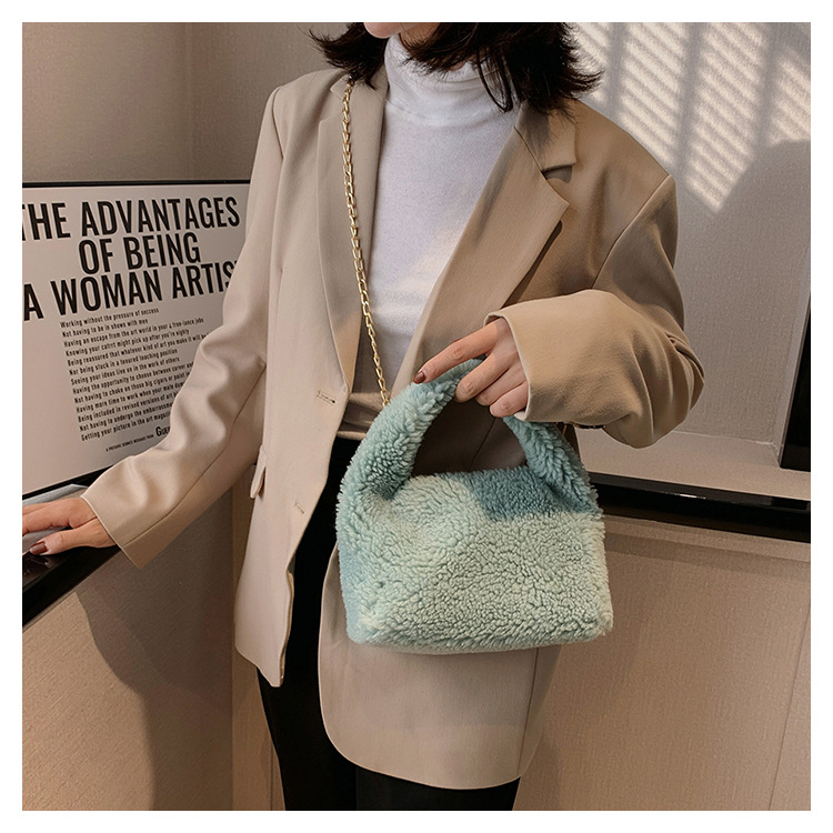 Pluche niche-ontwerp Dameskleurige crossbody Nieuwe herfst- en winterhandtas 2023 Chain pluchen tas_voghion.com