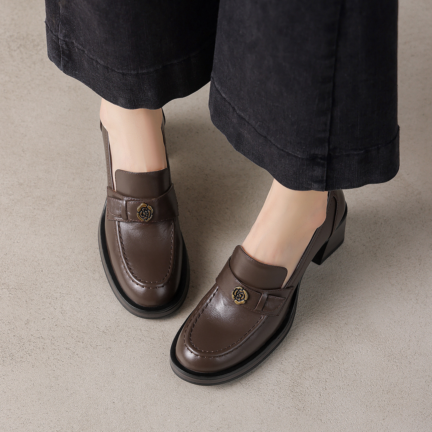 Giày loafer nữ cao gót phong cách Anh quốc vintage, da bò thật gót vuông — màu nâu