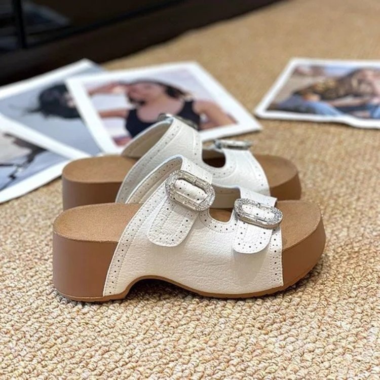 2026 zapatillas de verano para mujeres anti-deslizante de moda explosiva casual de playa zapatillas frías
