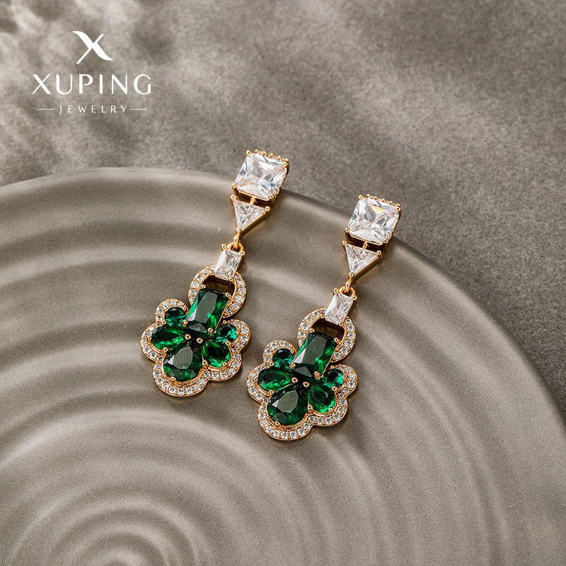 Xuping aleación de cobre de moda chapado 18k color sintético cuadrado de zirconio color Bao serie esmeralda ligera auriculares de lujo