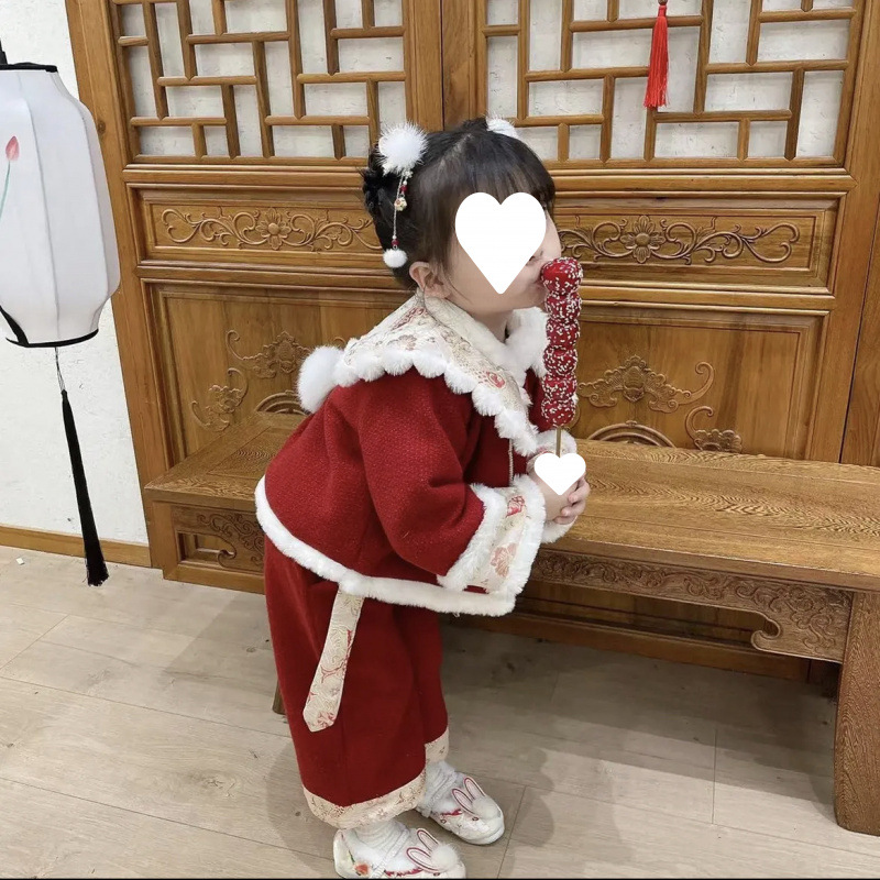 소녀들의 겨울 신년 세트 기모 두껍게 된 중소 어린이 신년 서비스 중국식  1 세 원피스