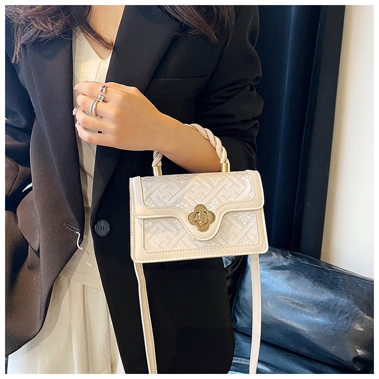 Korean style fresh 2025 Spring/Summer trendy and fashionable crossbody handbag for women, single-shoulder light luxury chanel-style bag undefined