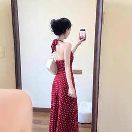 法式纯欲红色波点V领挂脖连衣裙夏季新款设计感露背无袖背心长裙