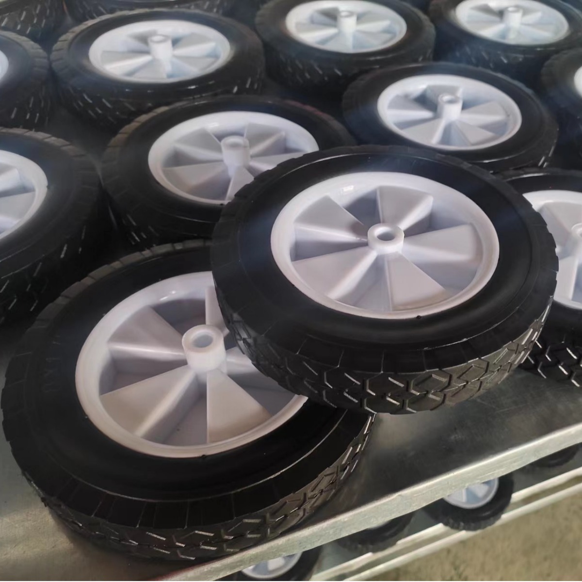 青岛厂家制作8*1.75发泡轮加工多种规格工具车轮子货仓车轮子