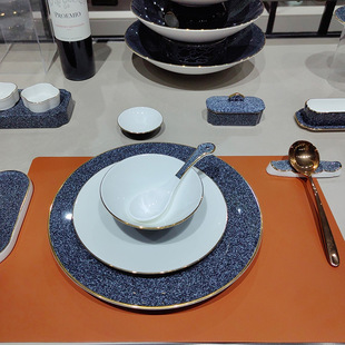 Star Hotel Club Chinese Bone China Tableware Set with Gold-Rimmed Black Bottom Plate, Bone Plate, Bowl, Cup, Chopsticks and Cup, Exquisite Table Setting