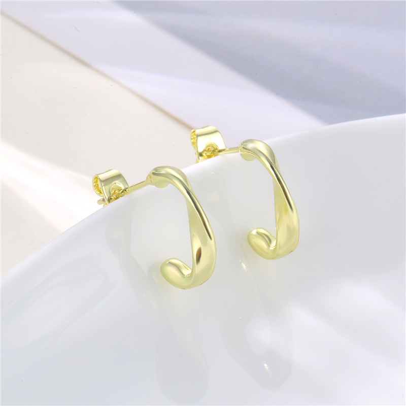 Fashion Jewelry C-shaped Earrings Jewelry 18k Gold C-shaped Earrings display picture 3