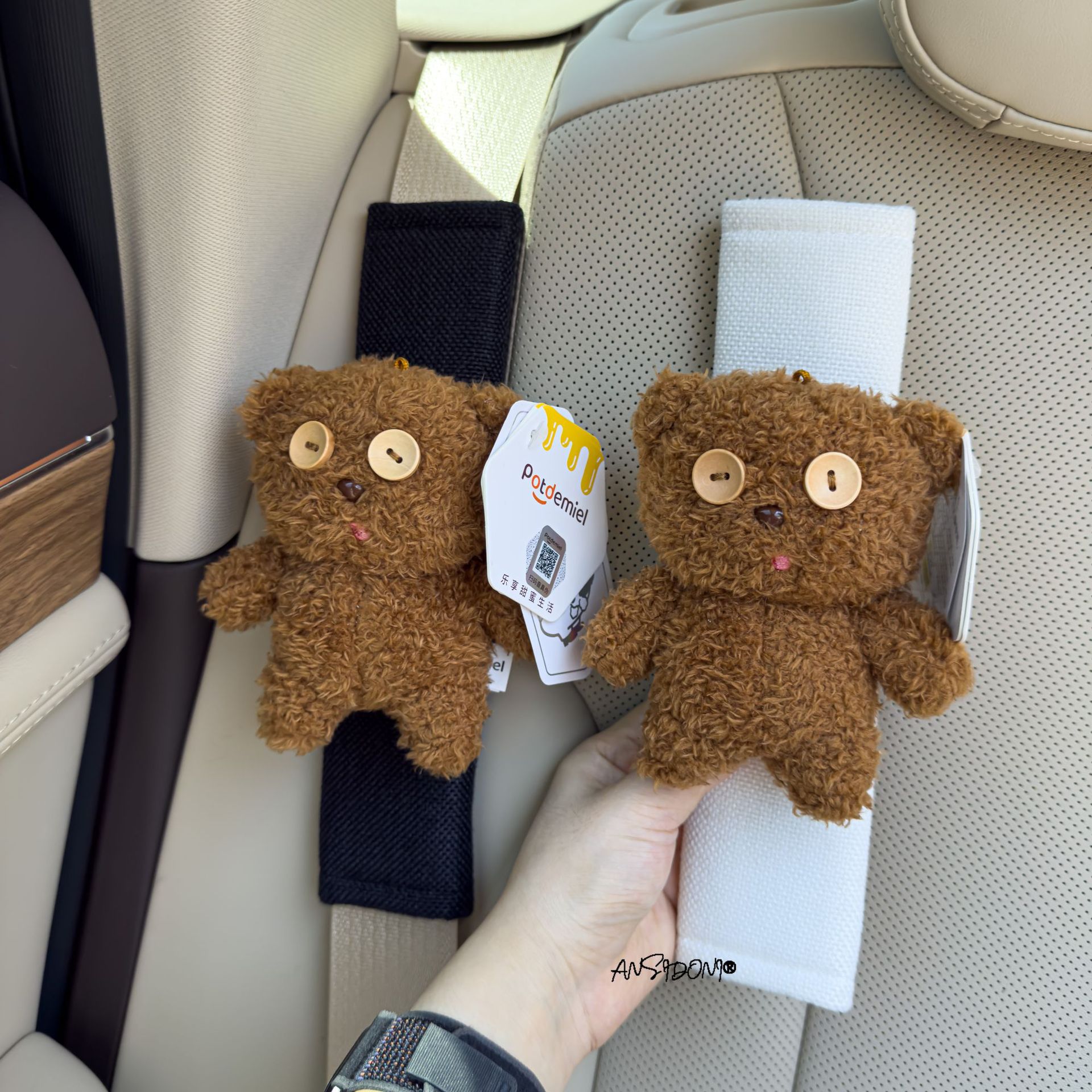 Authentic Minions Car Seatbelt Shoulder Pads Anti-Strangle Car Seatbelt Cover Car Interior Decoration Ornament for Women