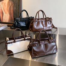 2025新款手提通勤腋下包时尚洋气撞色女士单肩油蜡皮复古大容量包