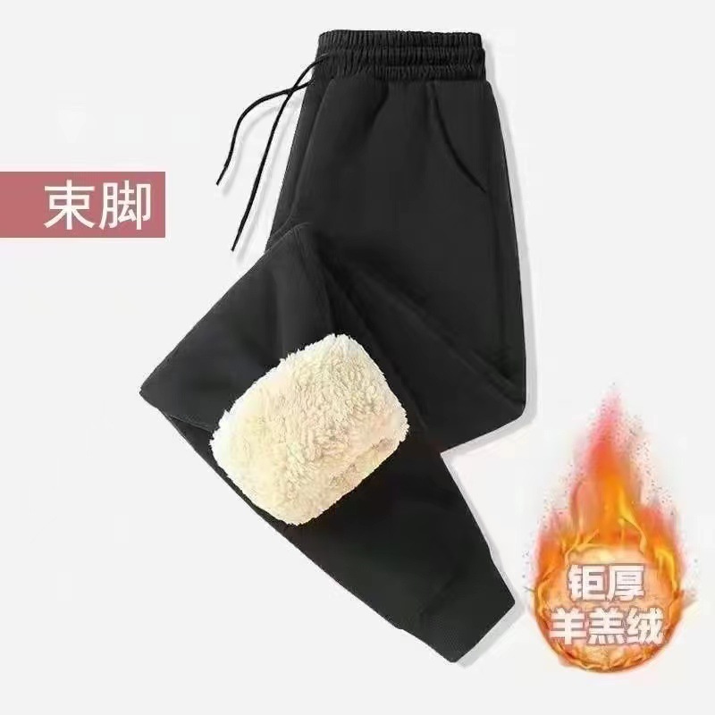 En stock pantalones de invierno de los hombres forrados de lana engrosada pantalones casuales estilo coreano de moda recta suelta más el tamaño de todos los deportes a juego hombres