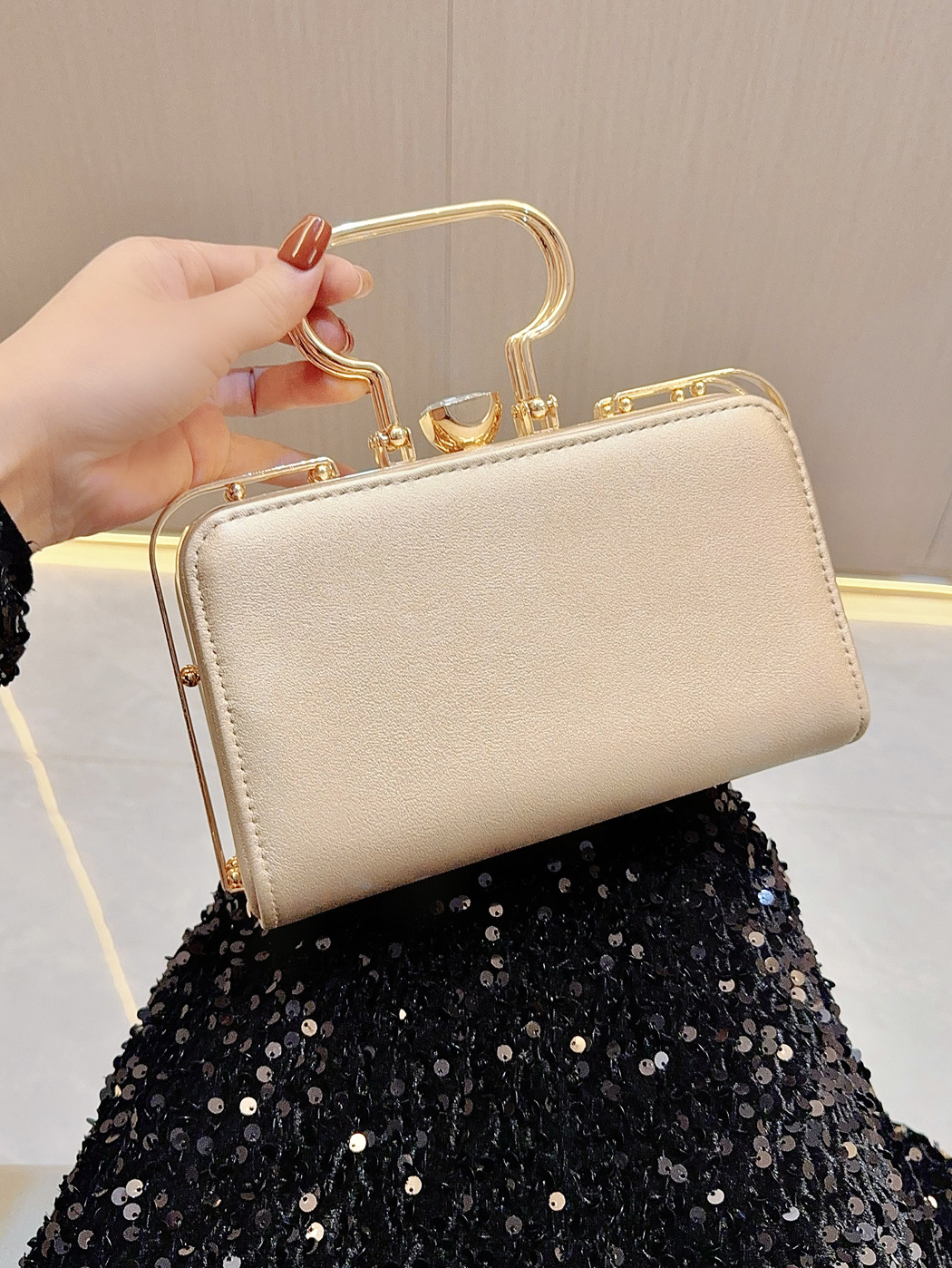 Gold Silver Black Pu Leather Solid Color Pearls Square Evening Bags display picture 7