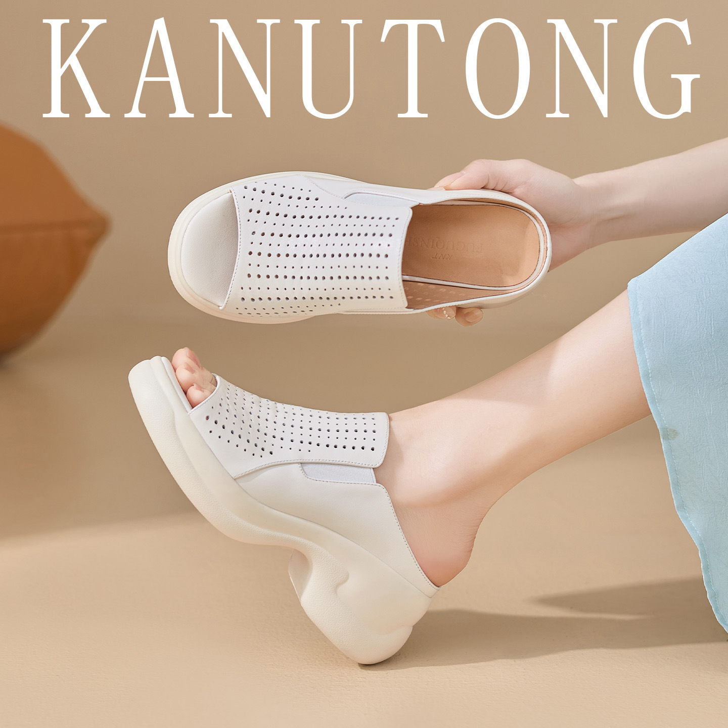Dép sandal nữ da bò đục lỗ đế xuồng cao gót 9 cm — màu trắng ngà chi tiết 1