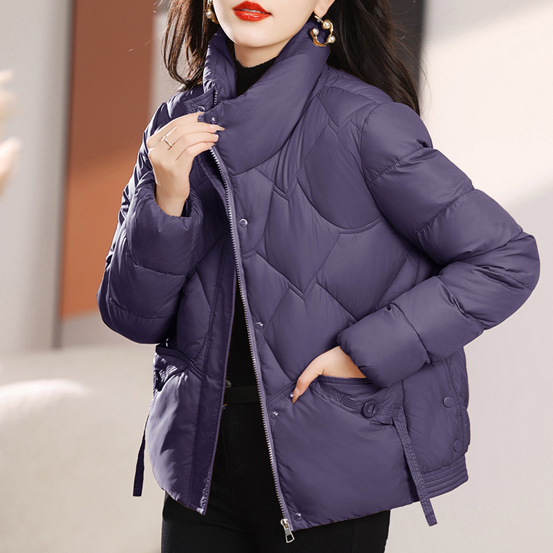 Trajes de algodón de pluma de invierno de mujer 2024 nuevo algodón hombre pequeño chaqueta de algodón ligera de moda corta chaqueta gruesa