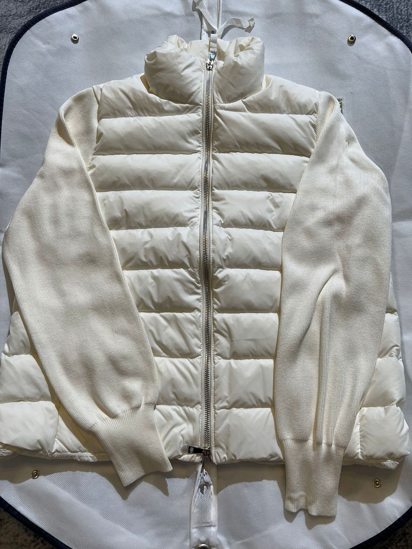 『Dujia Spot』M家スタンドカラーニットパッチワーク袖章ダウンジャケット女の子用ライトダウンジャケットの正しいバージョン