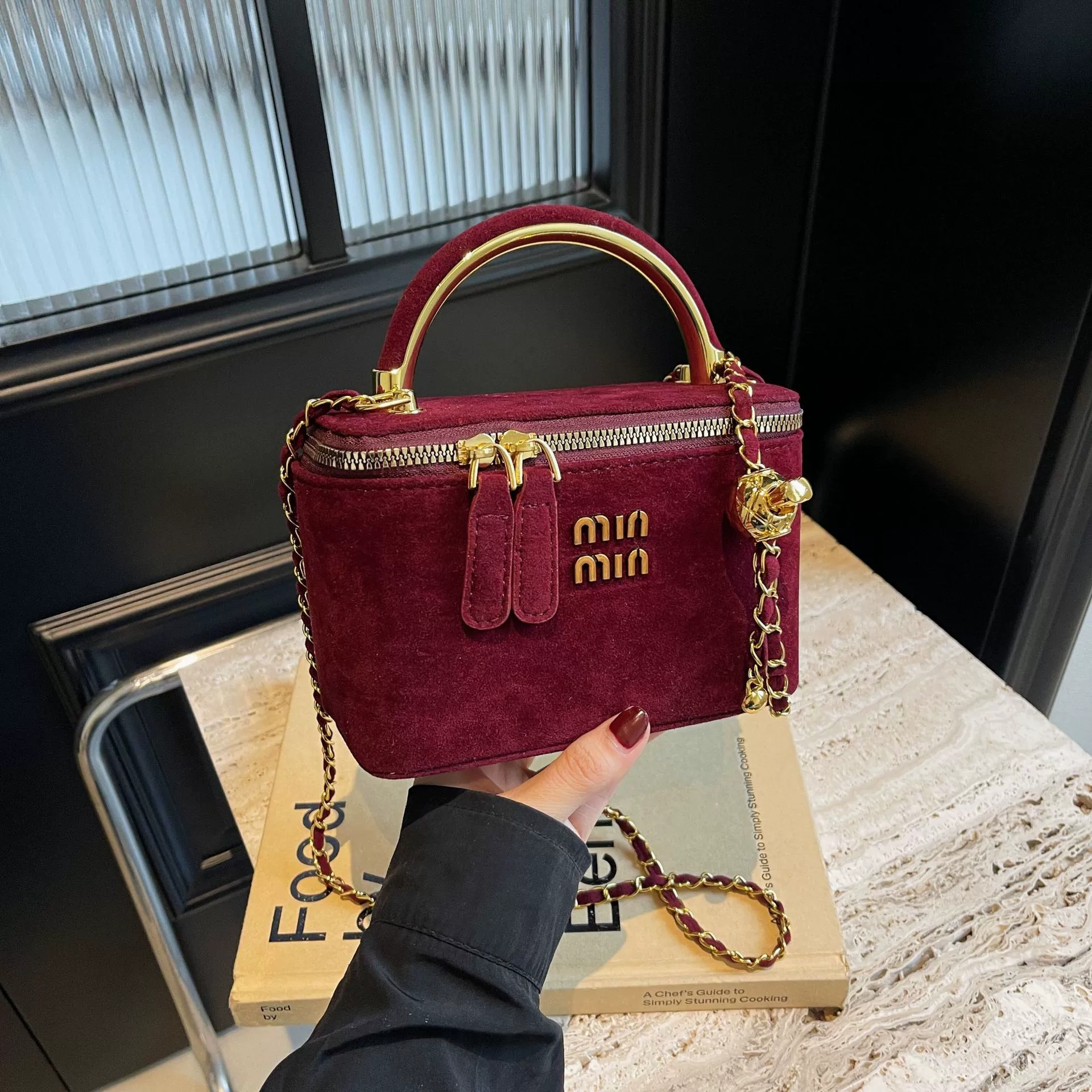 Matte box, one-shoulder bag, french style