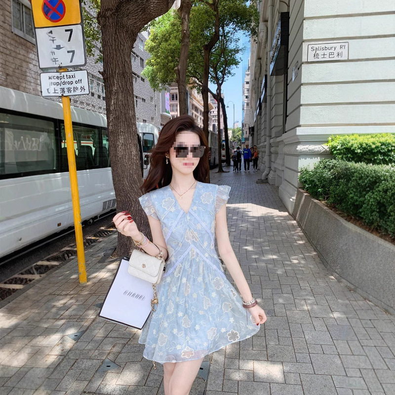 鱼兔子的兔子 收腰气质法式连衣裙女2025秋季穿搭新款v领漂亮裙子|undefined