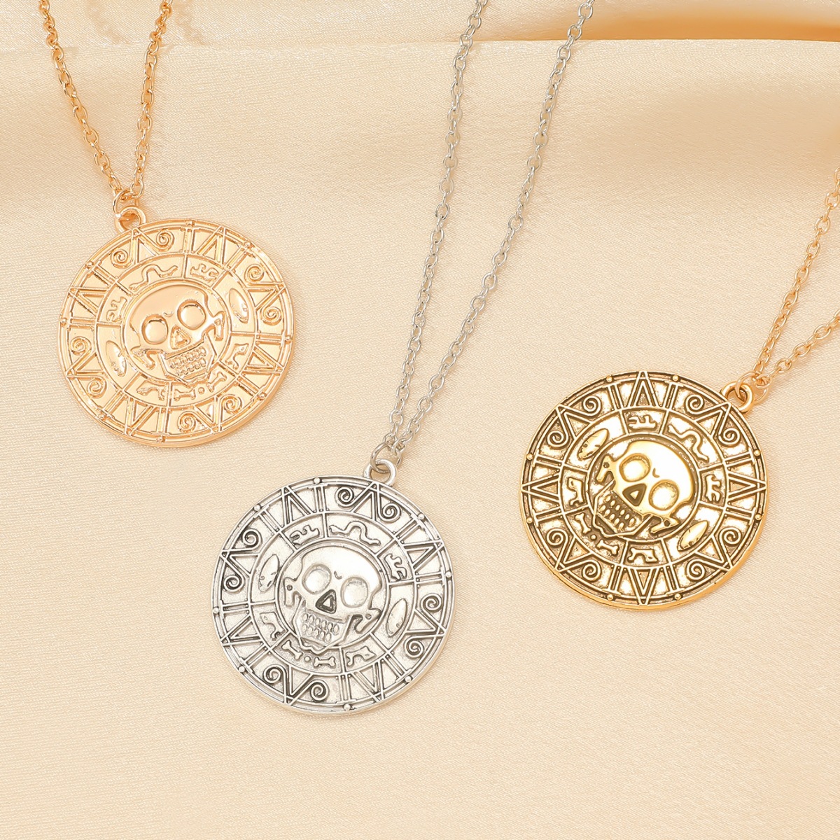 Europea y americana película joyería Caribe pirata collar azteca oro moneda cadena hombres cráneo COLLAR COLGANTE