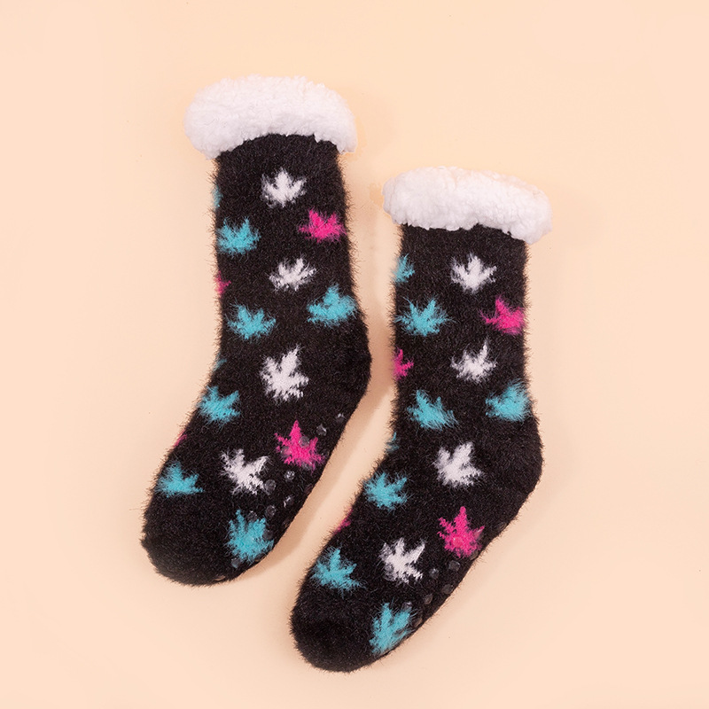 검정색 배경에 빨간색, 파란색 및 흰색 작은 단풍잎 모델