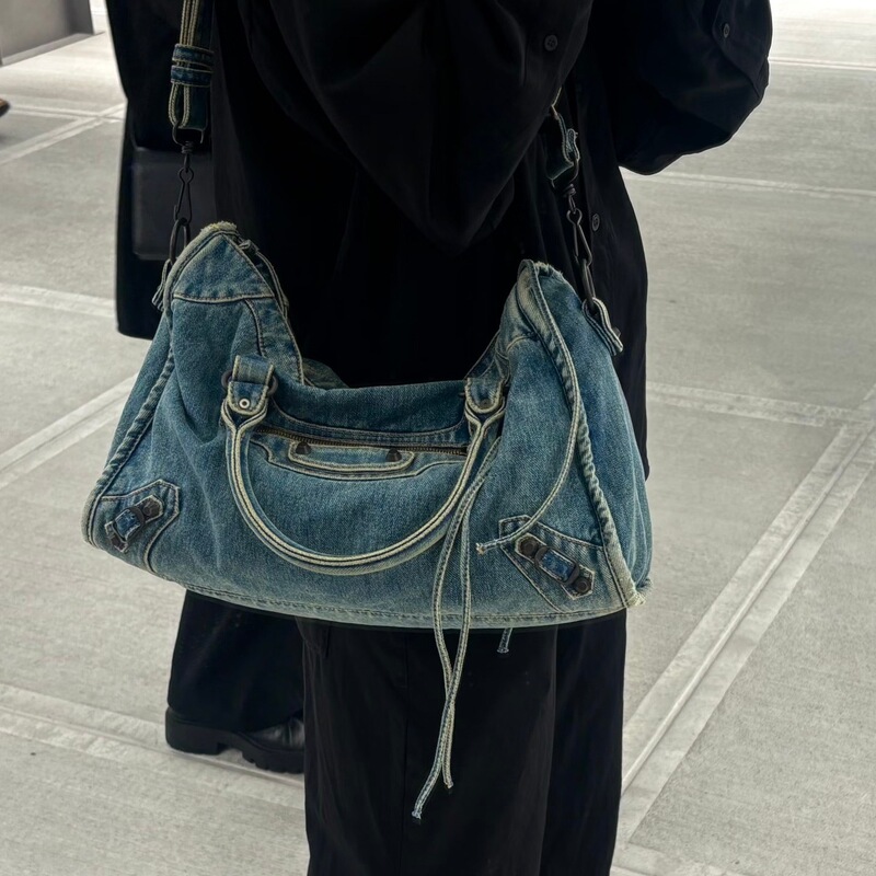 Celebrity-Inspired Paris Le City Denim Biker Bag with Vintage Rivet Decoration, Versatile Commuter Crossbody Bag