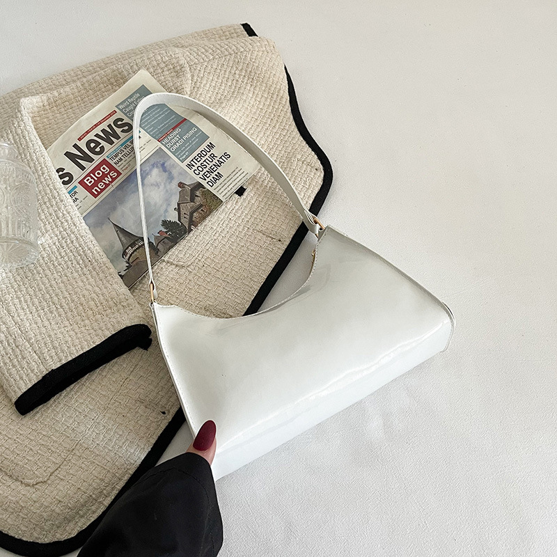 Bolsos sencillos de principios de primavera para mujer, nuevos bolsos cuadrados pequeños de moda de color caramelo, bolsos de un solo hombro y axilas, bolsos pequeños sencillos de otoño e invierno