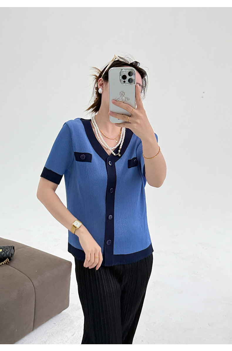 Áo phông ngắn tay cổ chữ V phong cách Chanel, thiết kế màu tương phản kiểu ngắn — Màu đen chi tiết 7