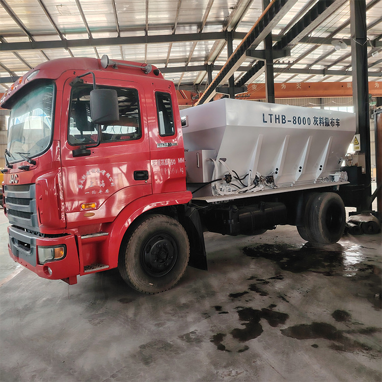 自走式粉料撒布车  牵引式白灰水泥撒料机  道路养护工程洒布机