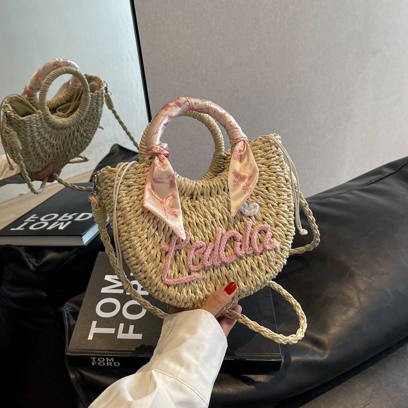 Handheld Straw Basket Bag, Chic Shoulder Tote, 2023 Collection, Lightweight 0.41 kg