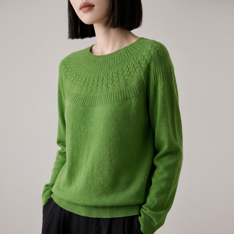 Round-neck, thickened, warm, long-sleeved, versatile women's sweater, base layer, 2026 autumn and winter new knitwear, soft and cozy