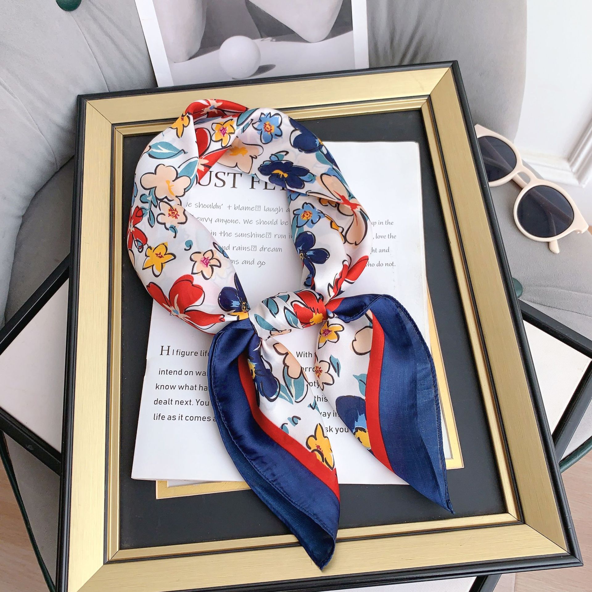 Nuevo 70 bufandas de seda cuadrada primavera y verano coreana bufandas artísticas de flores cortas decoración de seda simulada de alta calidad bufandas de cabello