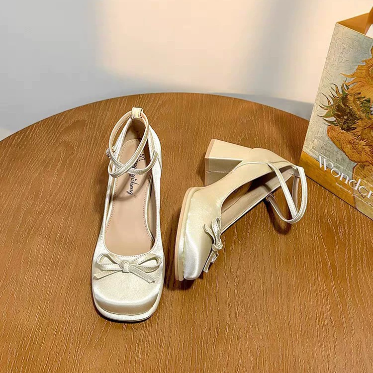 Элегантные туфли на высоком каблуке с бантом в стиле французской феи, весна 2025, новые маленькие туфли на небольшом толстом каблуке.