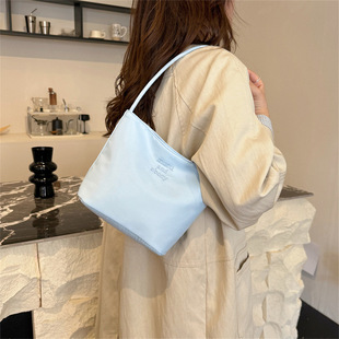 �羳�r��Ůʿ�μ��Ů���Գ����ٴ��������ɫ���s�ϰ�ͨ�������