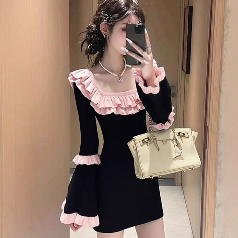 Black Small Fragrant Lace Collar Knitted Dress for Women 2025 New Autumn and Winter Sweet Waist Trumpet Sleeve Short Skirt