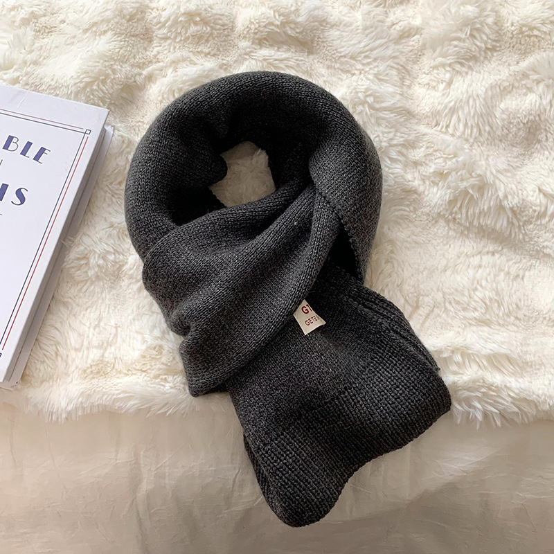 Bufandas de punto para mujeres de alta calidad2025 otoño y invierno versátiles parejas calientes de cuello pequeño bufandas al por mayor