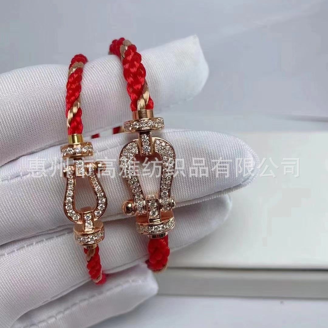 玫瑰金满钻马蹄扣玫瑰金红绳新款本命年编织红色首饰绳