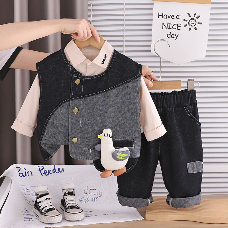 Spring/Autumn 2026 New Style Boys' Patchwork Denim Vest Three Piece Set Fashionable Cartoon 3D Duck Children's Clothing for Toddlers (3-7Y)_voghion.com