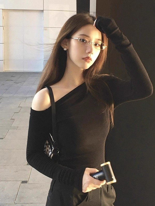 黑色一字露肩斜肩长袖t恤女2025秋季新款高级感修身显瘦纯欲上衣|undefined