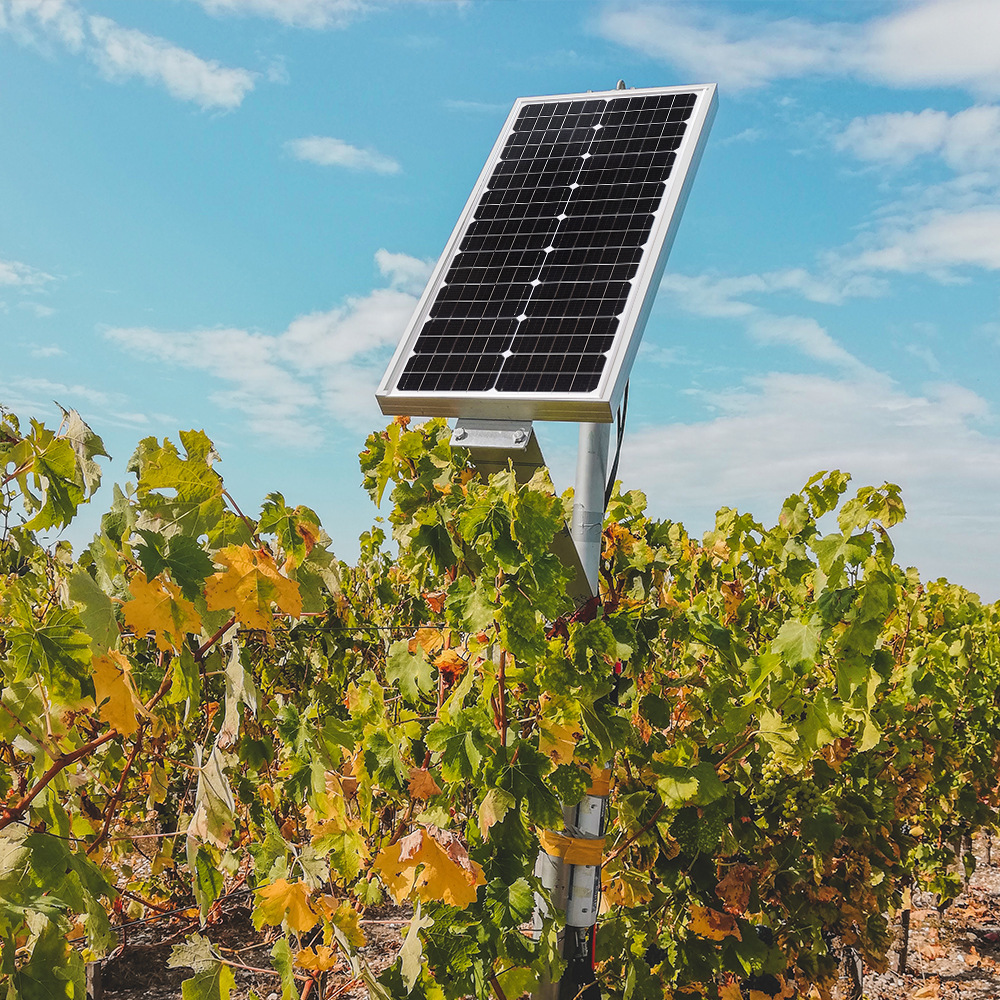 工厂现货太阳能板50W玻璃太阳能板户外监控设备充电太阳能电池板