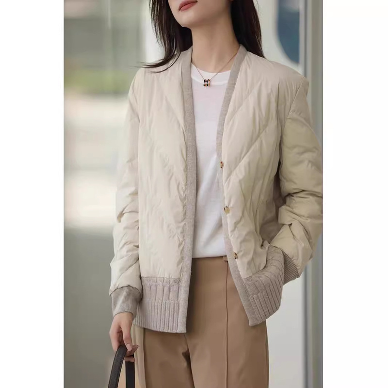 in stock 2024 new high-quality tasteful goose down full rhombus quilted V-neck thin down jacket coat women