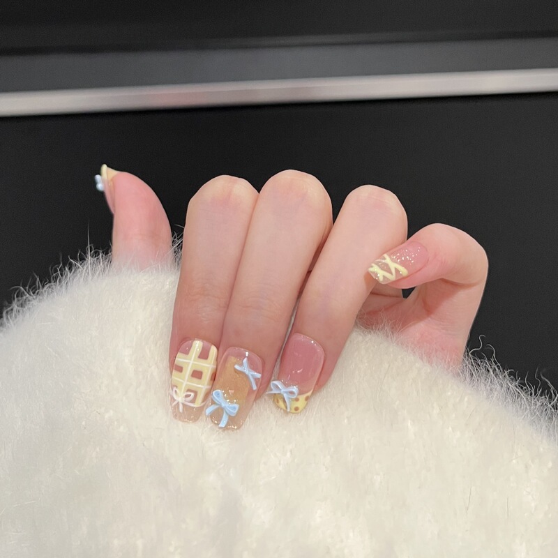 Dai Risen [Childlike Haili] Purely Handmade Wearable Nails, Cute Style Nails, Hand-Painted Butterfly Polka Dot Manicure, Short Style