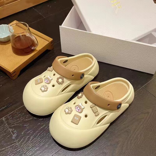 High-value DIY hole shoes, women's summer cute fashionable home outdoor non-slip platform comfortable beach sandals