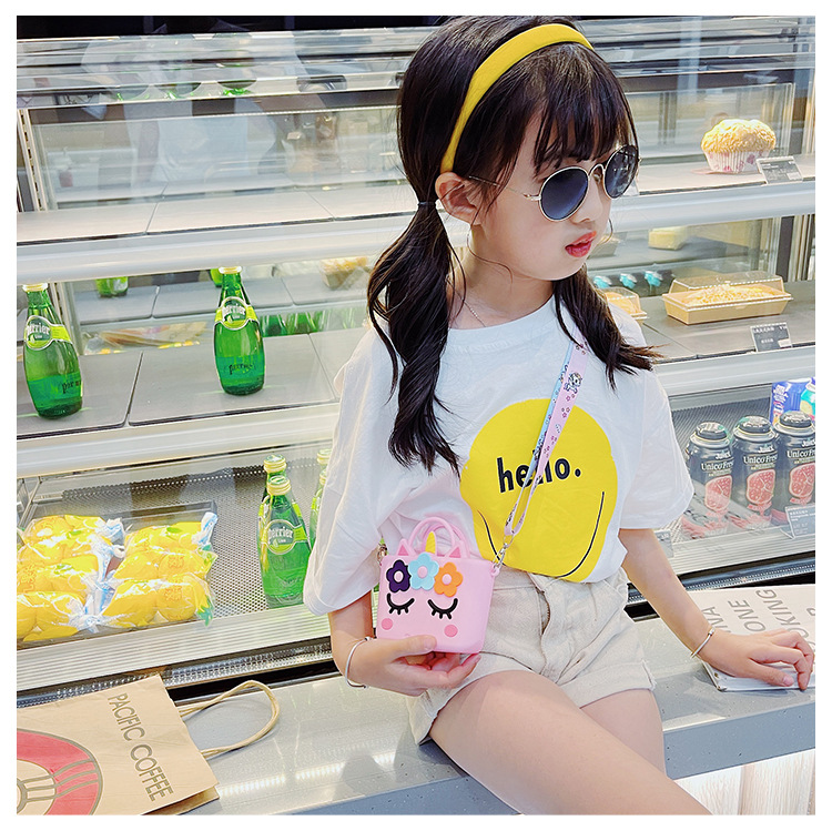 90g Weight Nylon Lining Material Zipper Closure Type Single Shoulder Strap Strap Type Animal Pattern White, Pink, Red Color Cute Cartoon  Silicone Bag 13