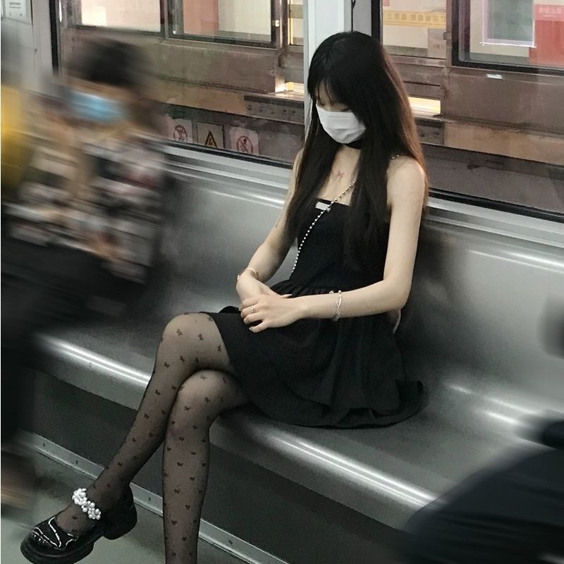 작은 남자 목 매달려 귀여운 원피스 검은 원피스 여성 헵번 순수한 욕망 스파이스 소녀 스타일 원피스 활 솜털