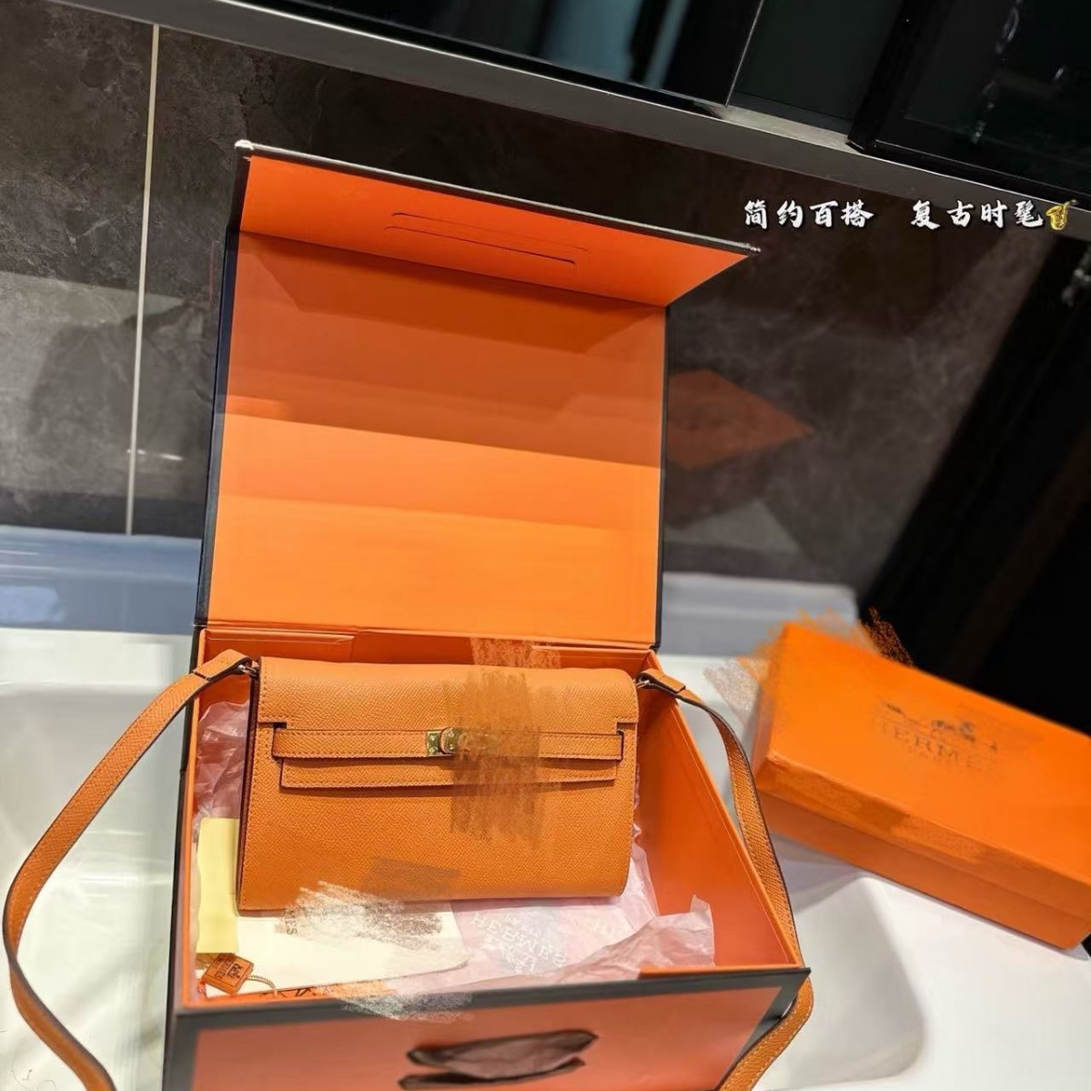 Texturas transfronterizas simples Kylie bolso para mujeres 2025 nueva moda de moda bolso de hombro portátil de viaje bolso de transporte de comercio exterior