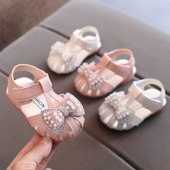 Children's princess sandals for girls in summer, with anti-slip soft soles, water diamond design, suitable for learning to walk, for girls and babies, small leather shoes