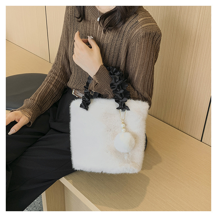 Women's Small Autumn&winter Plush Solid Color Basic Fluff Ball Bucket Zipper Bucket Bag display picture 8