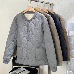 男女通はベルベットの内胆秋冬の新商品を着て肌の中に綿の上着を着てファッション的な立襟カーディガンを着ている