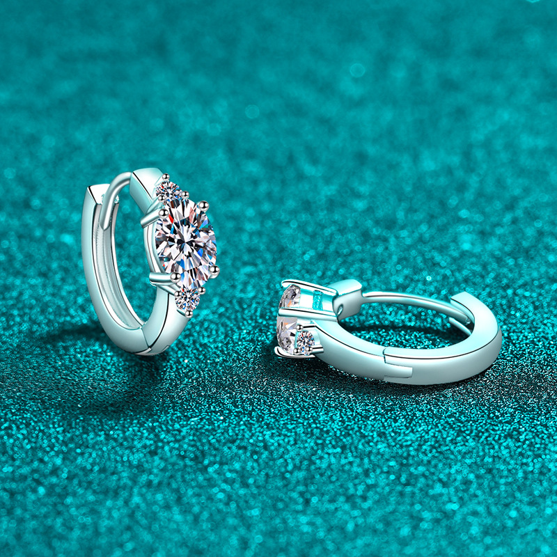 D Color Moissanite Stud Earrings In S925 Silver Oval Design_voghion.com